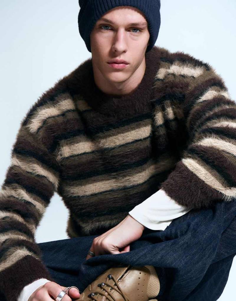 Weekday - Oversize-Pullover aus flauschigem Strick in Braun gestreift-Brown von Weekday