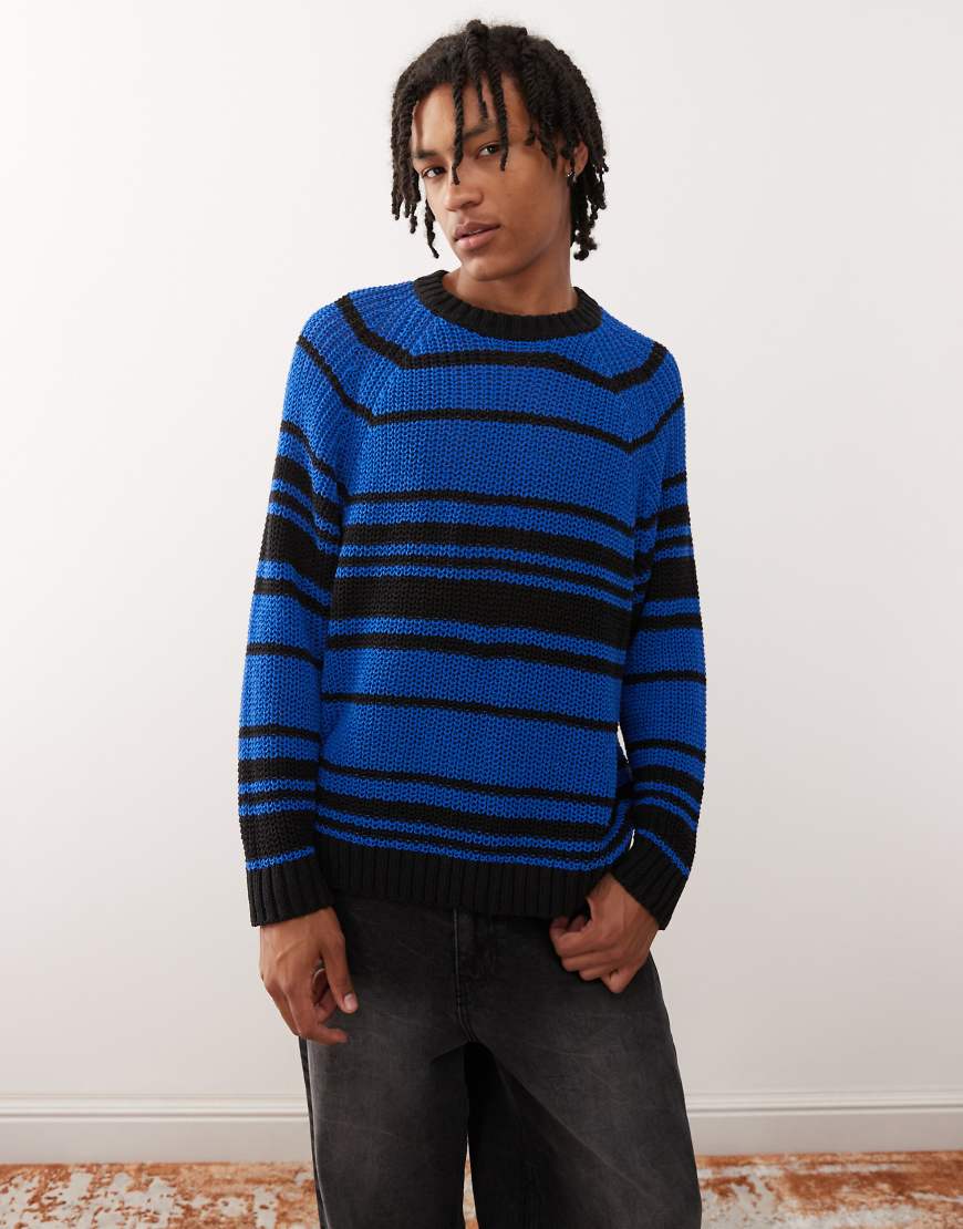 Weekday - Oversize-Pullover in Blau gestreift mit offener Strickstruktur Weekday - Oversize-Pullover in Blau gestreift mit offener Strickstruktur von Weekday