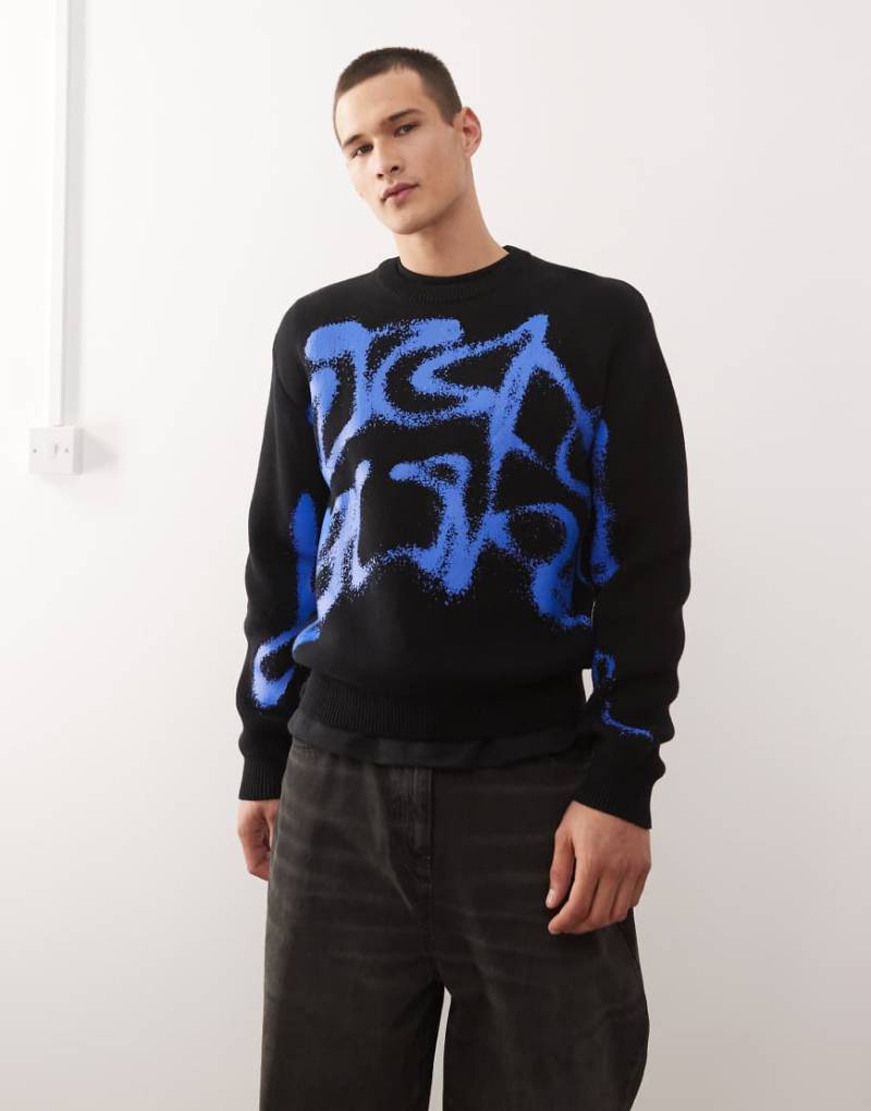 Weekday - Oversize-Pullover in Schwarz mit blauer Sprühdruck-Grafik von Weekday