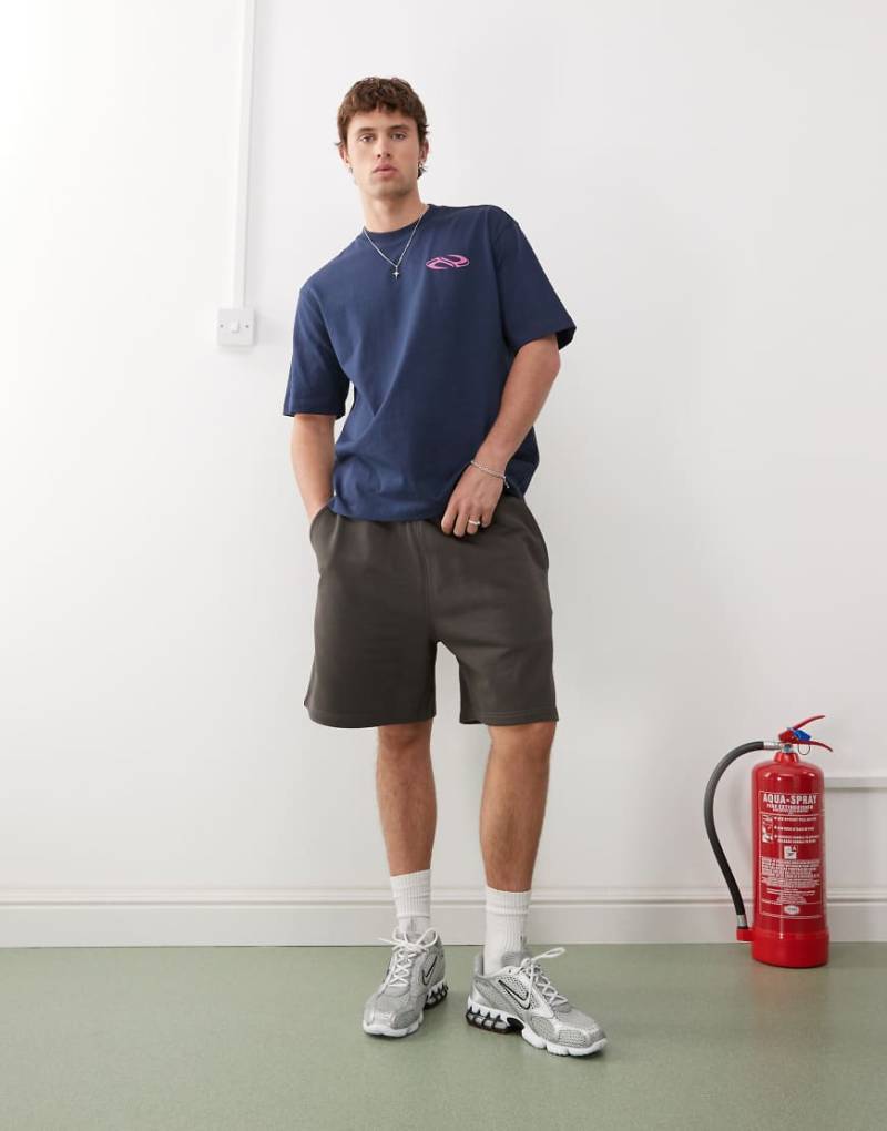 Weekday - Oversize-Shorts aus Jersey in dunklem Maulwurfbraun-Grau von Weekday