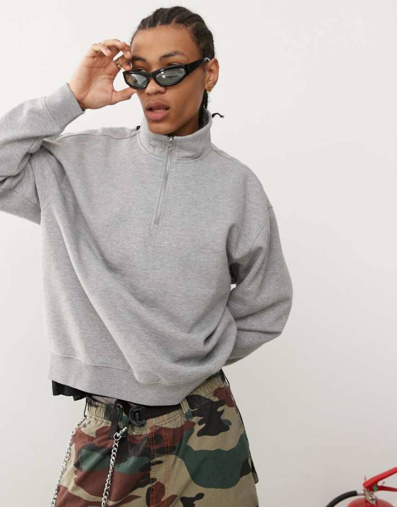 Weekday - Oversize-Sweatshirt aus schwerem Jersey in Grau mit kurzem Reißverschluss von Weekday