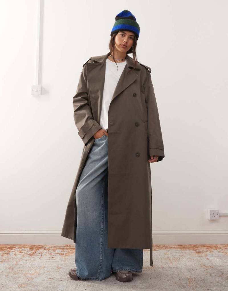 Weekday - Oversize-Trenchcoat in dunklem Maulwurfbraun-Grau von Weekday