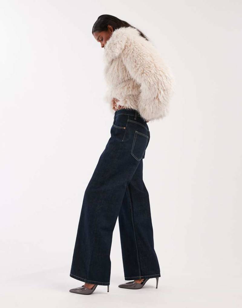 Weekday - Paz - Weit geschnittene Jeans in verwaschenem Blau mit mittelhohem Bund von Weekday