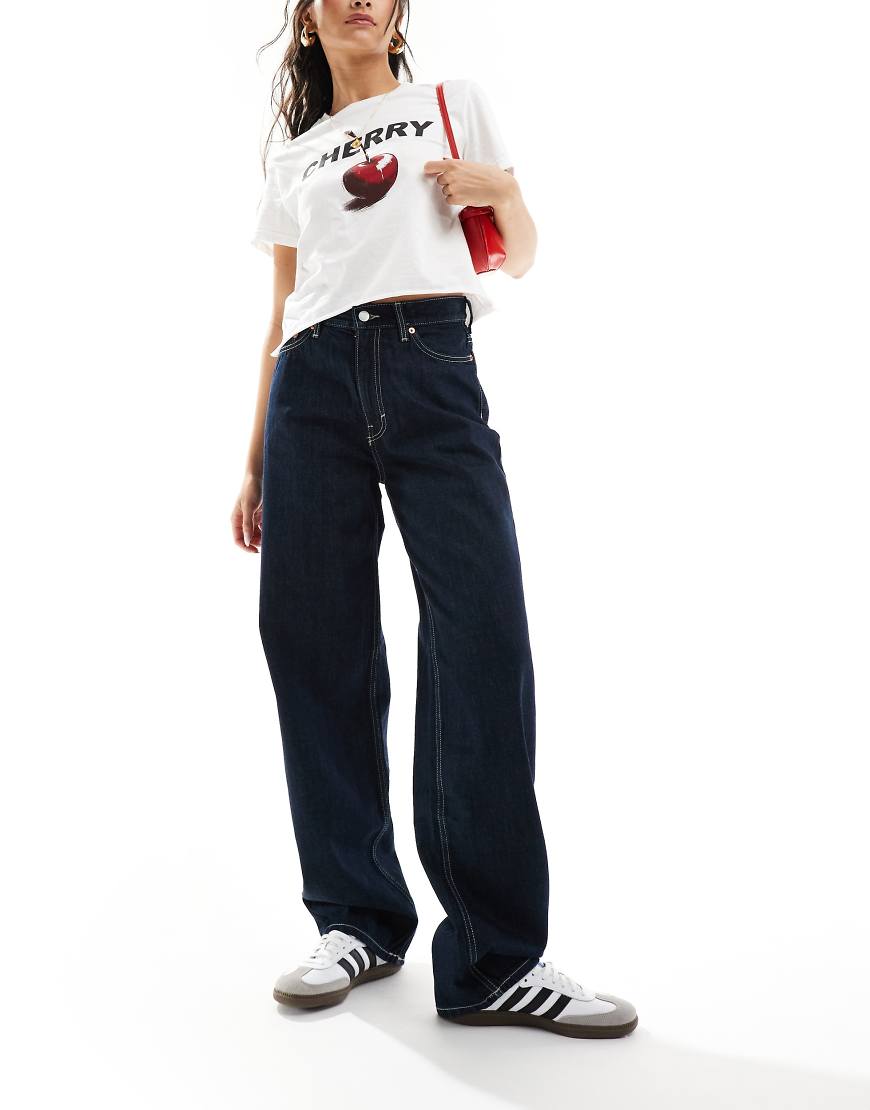 Weekday - Rail - Baggy-Jeans mit mittelhohem Bund in blauer Rinse-Waschung von Weekday
