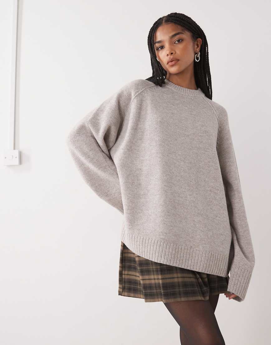 Weekday - Relaxed-Fit-Pullover mit Oversize-Schnitt in meliertem Maulwurfsbraun-Grau Weekday - Relaxed-Fit-Pullover mit Oversize-Schnitt in meliertem Maulwurfsbraun-Grau von Weekday