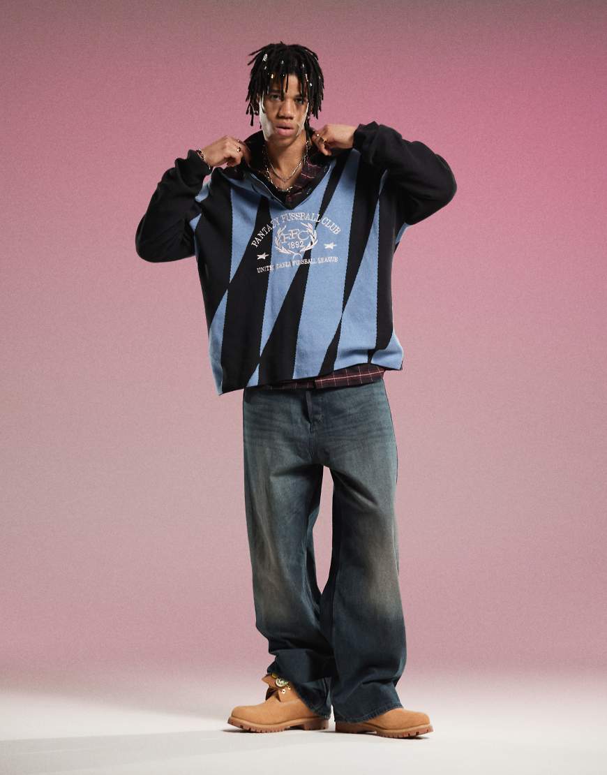 Weekday - Rene - Polo-Sweatshirt in Schwarz & Blau mit Fantasy Fussball-Grafikprint von Weekday