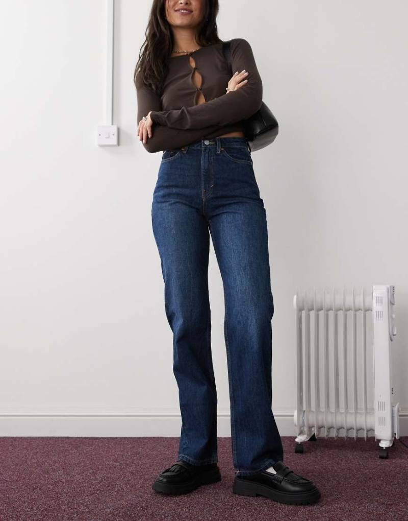 Weekday - Rowe - Jeans in kompaktem Blau mit extra hoher Taille, geradem Schnitt und regulärer Passform von Weekday