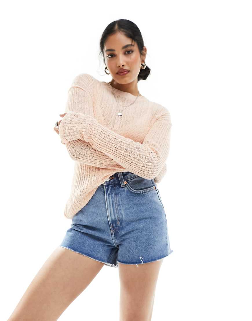 Weekday - Rowe - Mom-Jeansshorts in 90er-Blau mit hohem Bund Weekday - Rowe - Mom-Jeansshorts in 90er-Blau mit hohem Bund von Weekday
