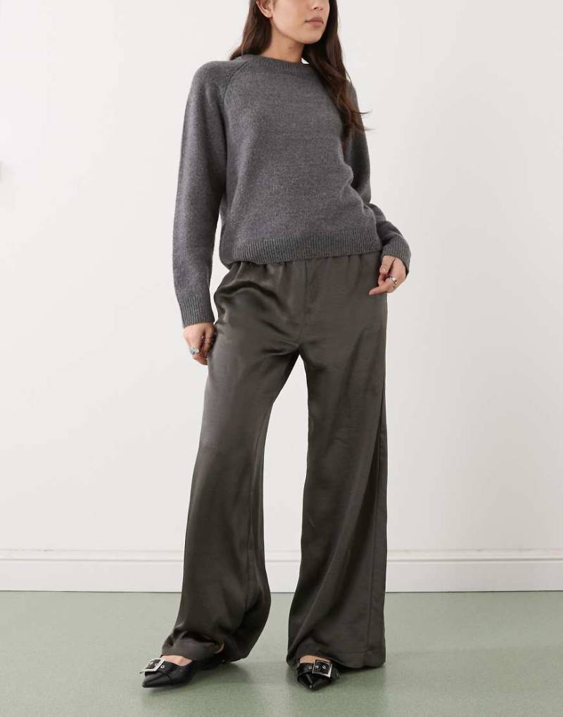 Weekday - Satin-Hose in Dunkelgrau von Weekday