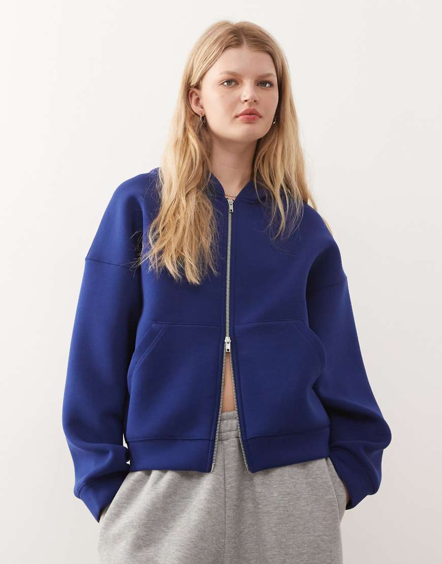 Weekday - Scarlet - Oversize-Kapuzenjacke aus Stoff in Neoprenoptik in Königsblau mit Reißverschluss von Weekday