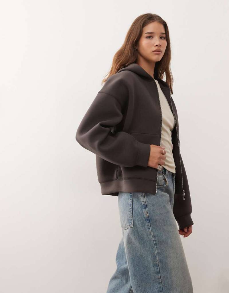 Weekday - Scarlet - Oversize-Kapuzenjacke aus neoprenähnlichem Material in Braun-Brown von Weekday