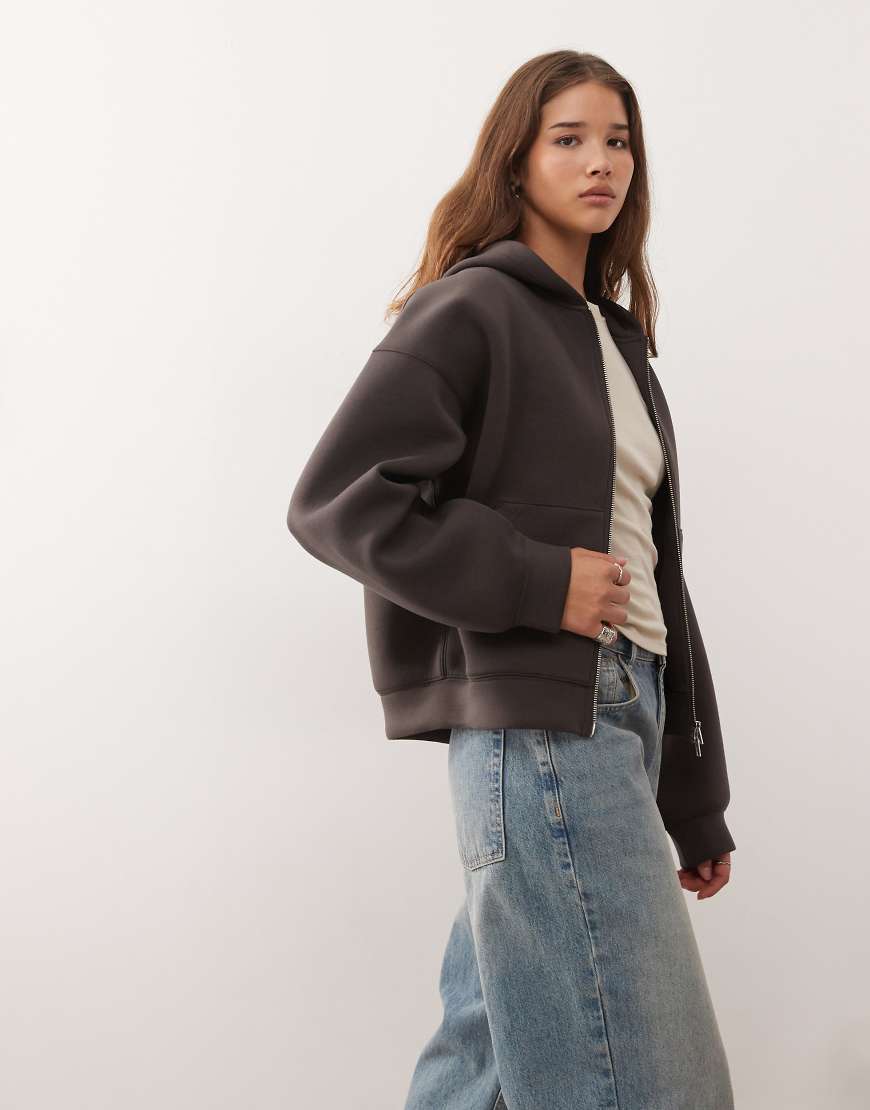 Weekday - Scarlet - Oversize-Kapuzenjacke aus neoprenähnlichem Material in Braun-Brown von Weekday