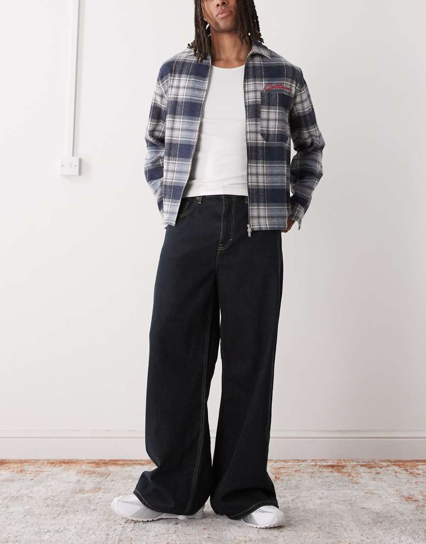 Weekday - Schlagjeans in klassischem Dunkelblau mit weitem Bein Weekday - Schlagjeans in klassischem Dunkelblau mit weitem Bein von Weekday