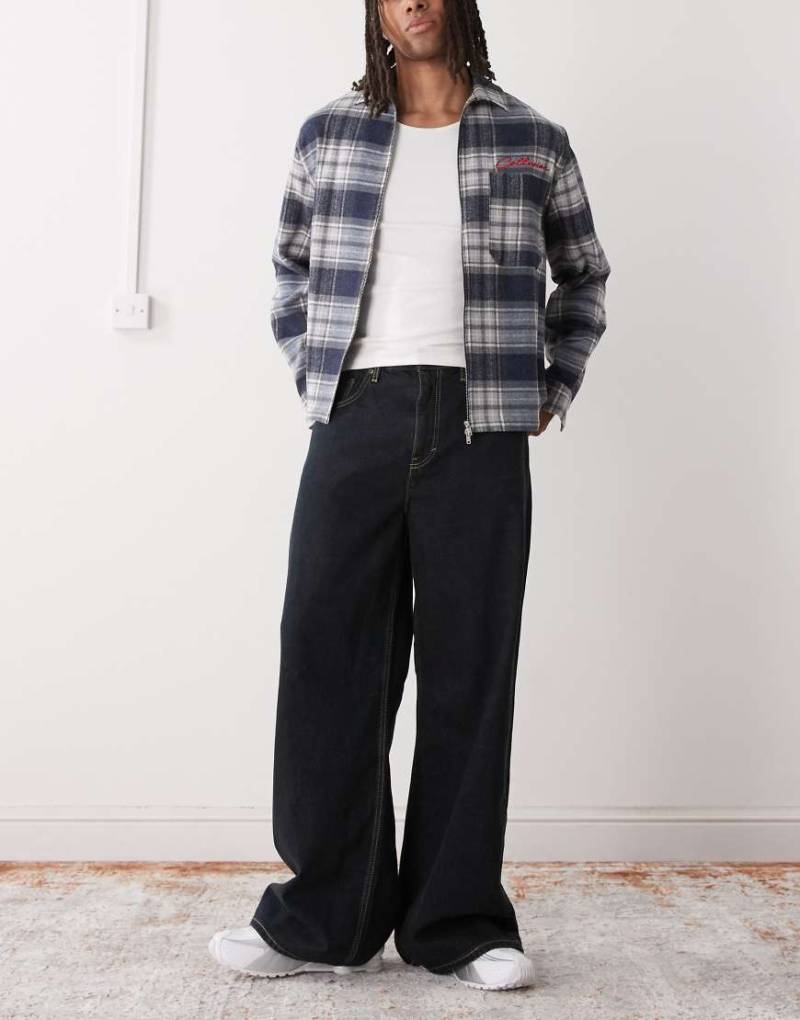 Weekday - Schlagjeans in klassischem Dunkelblau mit weitem Bein von Weekday