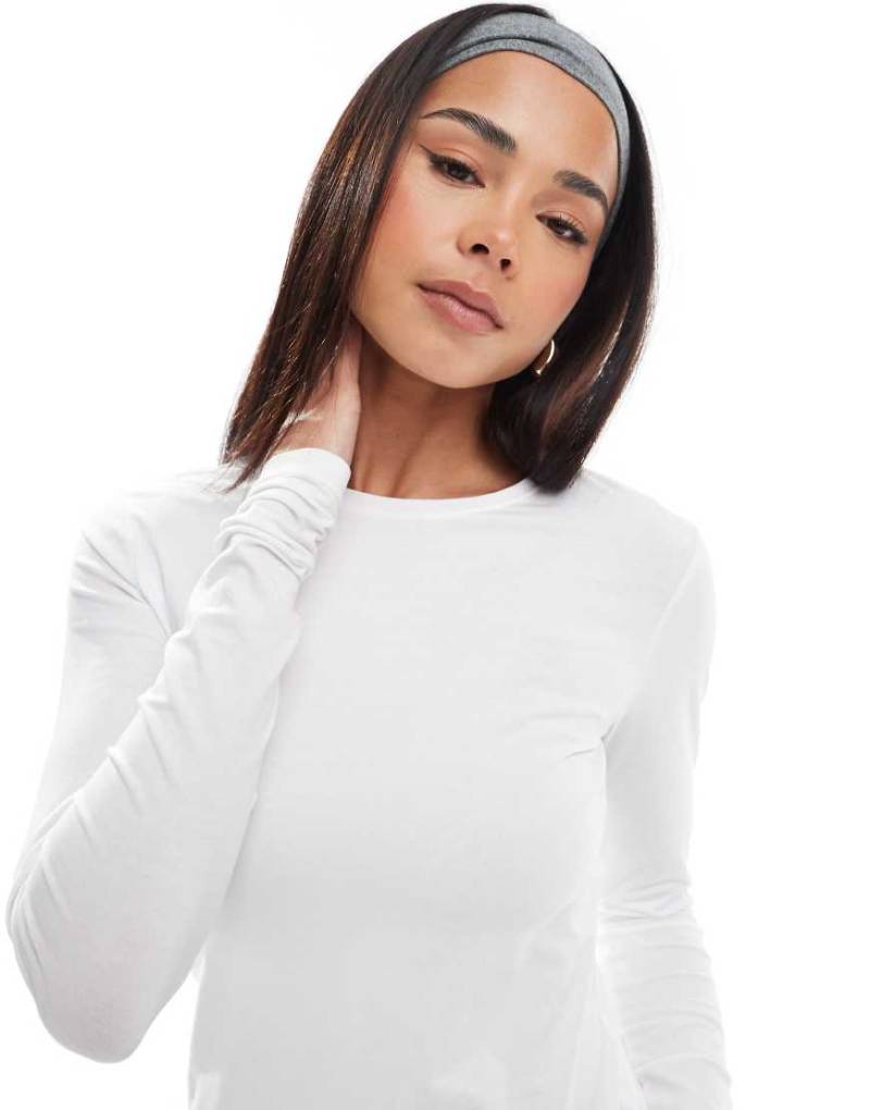 Weekday - Schmal geschnittenes Langarmshirt in Weiß von Weekday