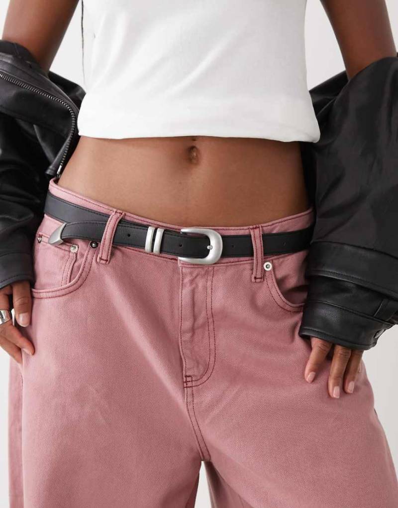 Weekday - Schmaler Western-Gürtel in Schwarz mit silberfarbener Schnalle von Weekday