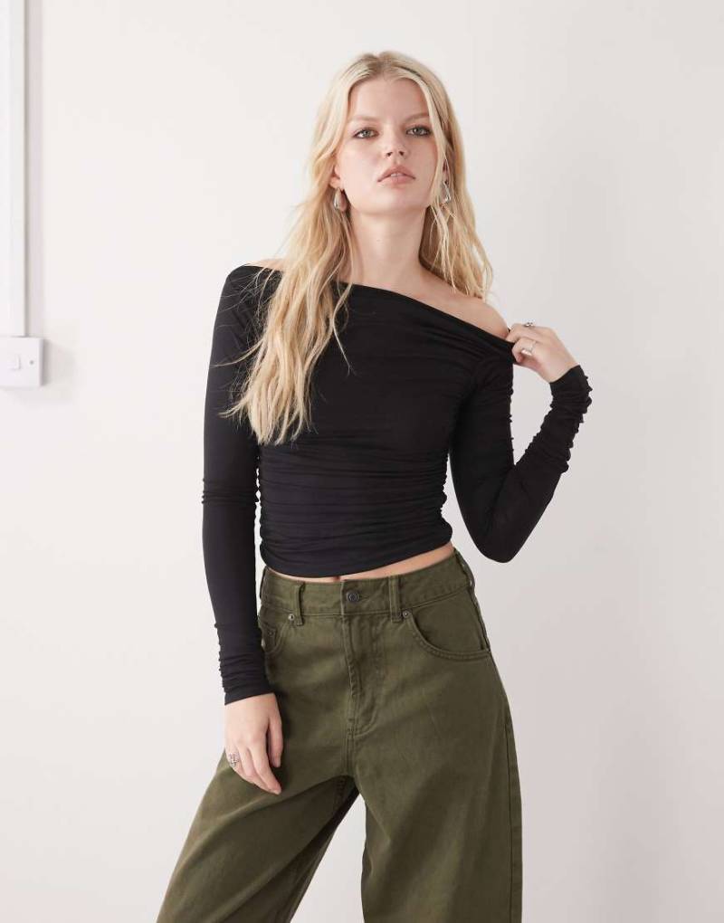 Weekday - Schulterfreies, langärmliges Oberteil in Schwarz von Weekday