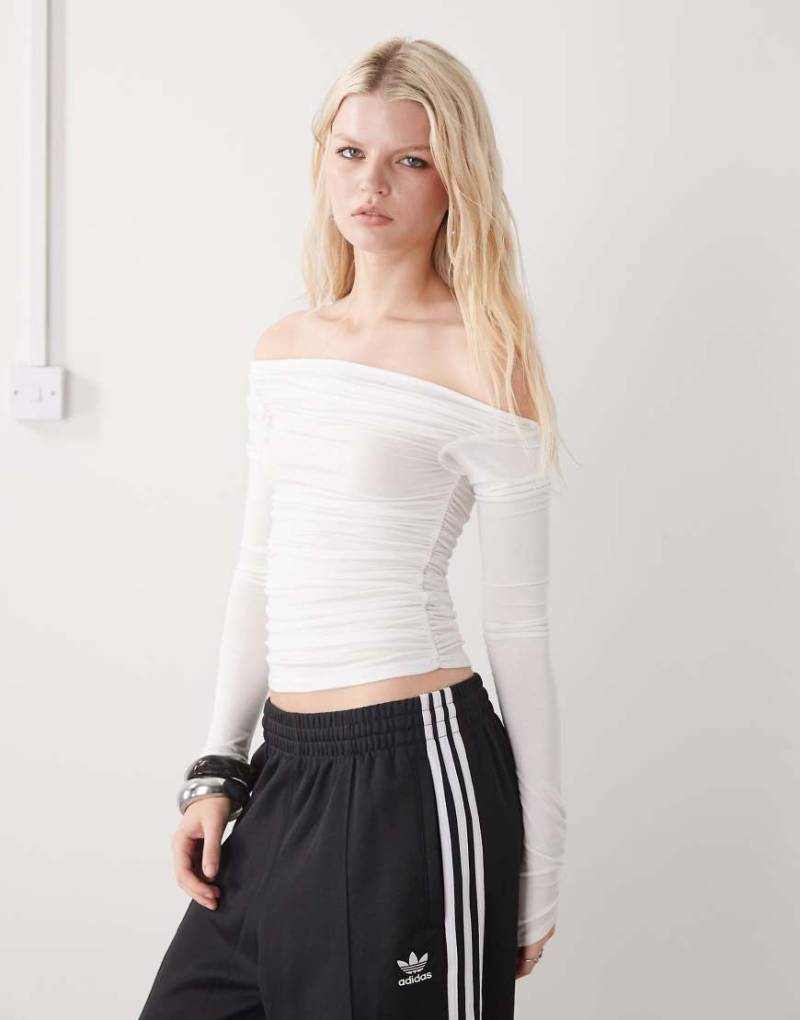 Weekday - Schulterfreies, langärmliges Oberteil in Weiß von Weekday