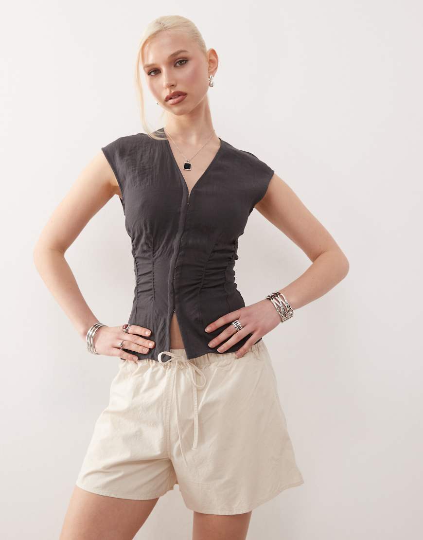 Weekday - Shorts in Beige mit elastischem Bund-Neutral von Weekday