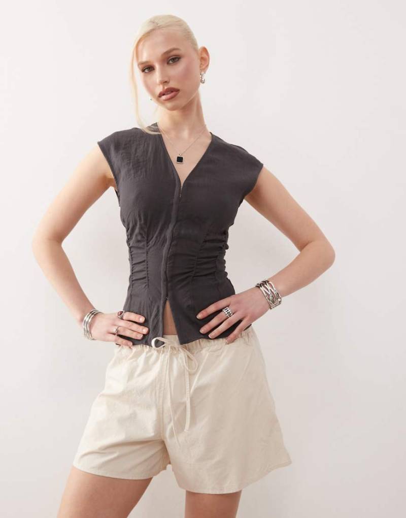 Weekday - Shorts in Beige mit elastischem Bund-Neutral von Weekday
