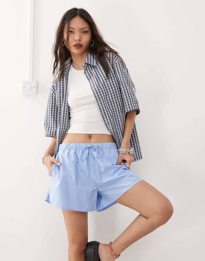 Weekday - Shorts in Blau mit elastischem Bund von Weekday