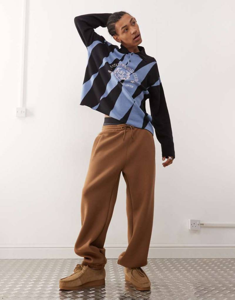 Weekday - Simon - Jogginghose in brauner Neopren-Optik, Kombiteil von Weekday