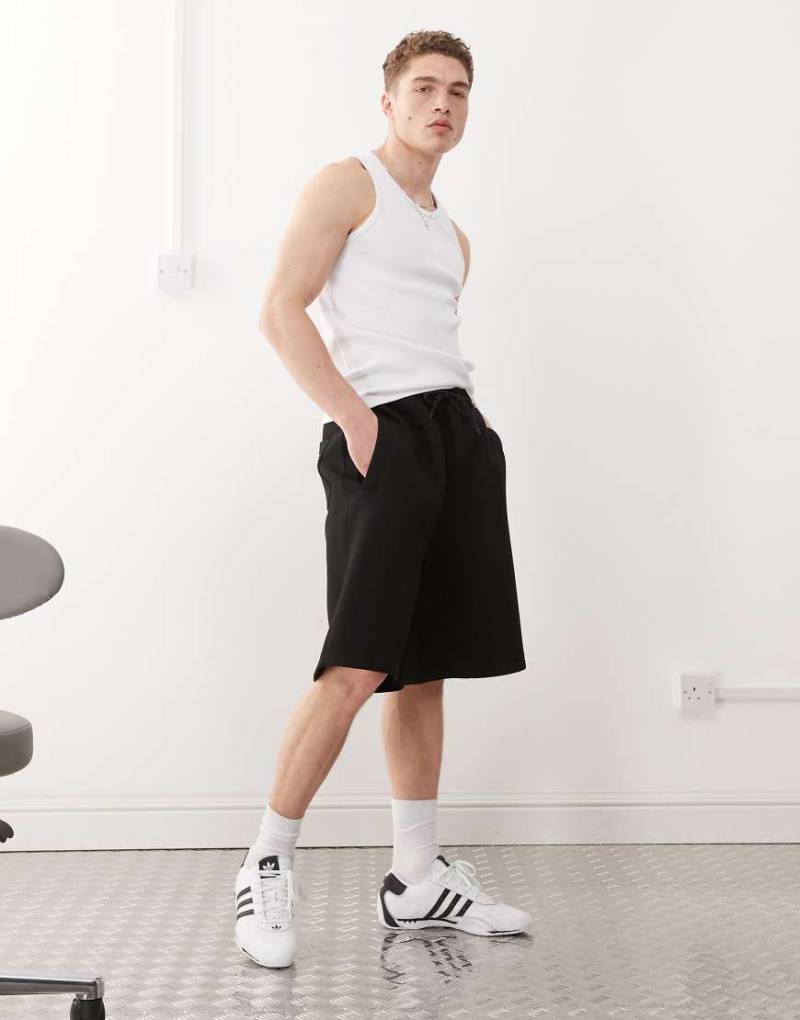Weekday - Simon - Jersey-Shorts in Schwarz aus neoprenartigem Material von Weekday