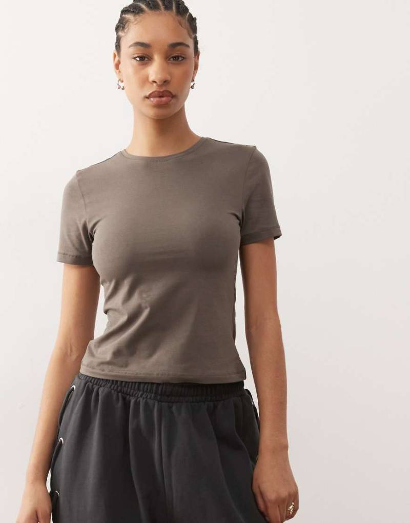 Weekday - Slim-Fit-T-Shirt in Anthrazit-Grau von Weekday