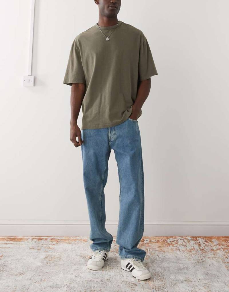 Weekday - Space - Jeans in blauer Waschung mit weitem, geradem Beinschnitt von Weekday