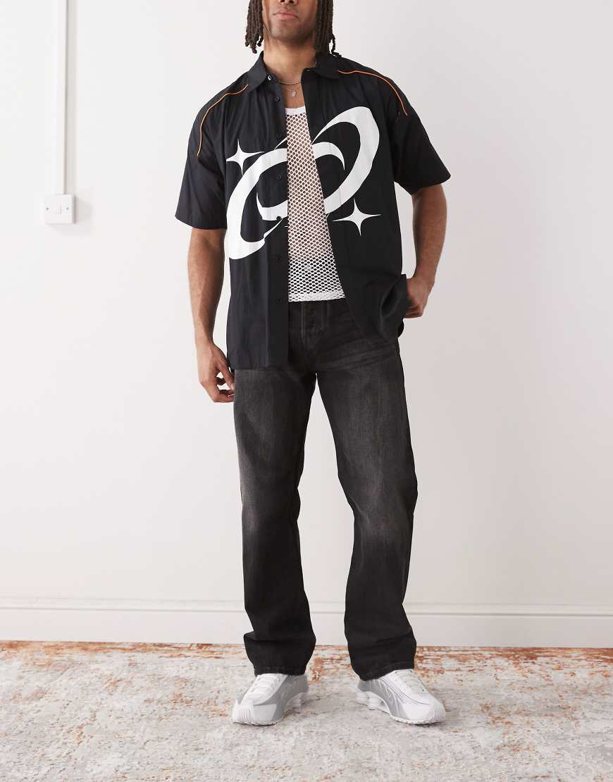 Weekday - Space - Jeans in verwaschenem Schwarz mit lockerem, geradem Schnitt Weekday - Space - Jeans in verwaschenem Schwarz mit lockerem, geradem Schnitt von Weekday