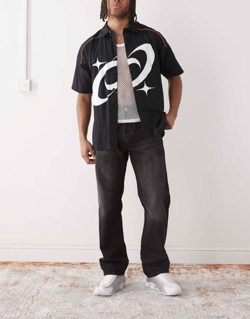 Weekday - Space - Jeans in verwaschenem Schwarz mit lockerem, geradem Schnitt von Weekday