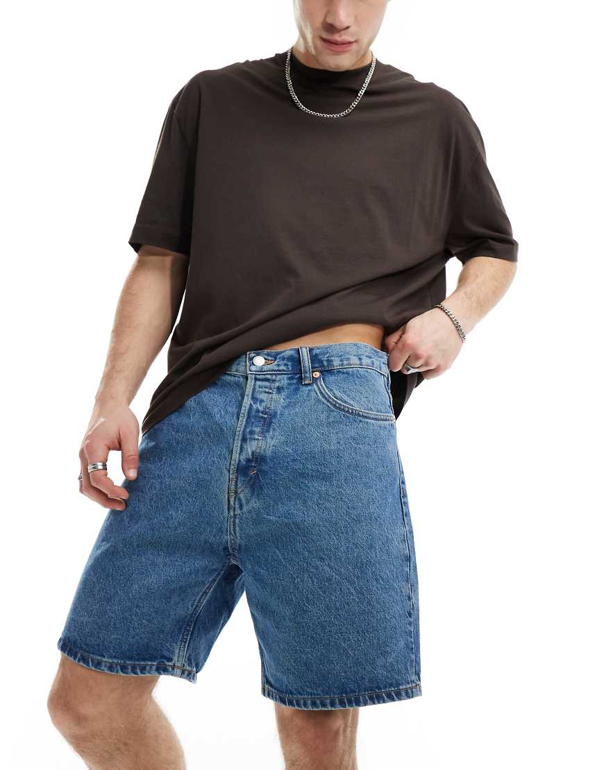 Weekday - Space - Locker geschnittene Jeans-Shorts in 90er-Blau von Weekday