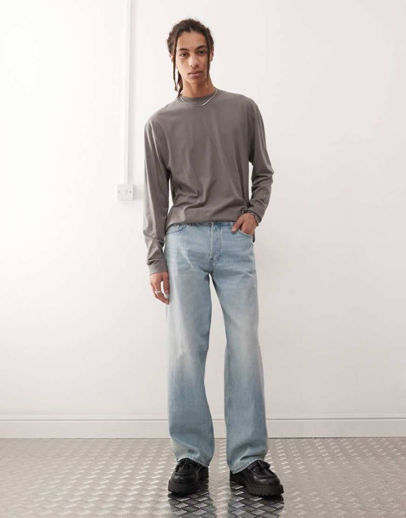 Weekday - Sphere - Jeans in hellblauer Waschung mit niedrigem Bund und weitem Bein von Weekday