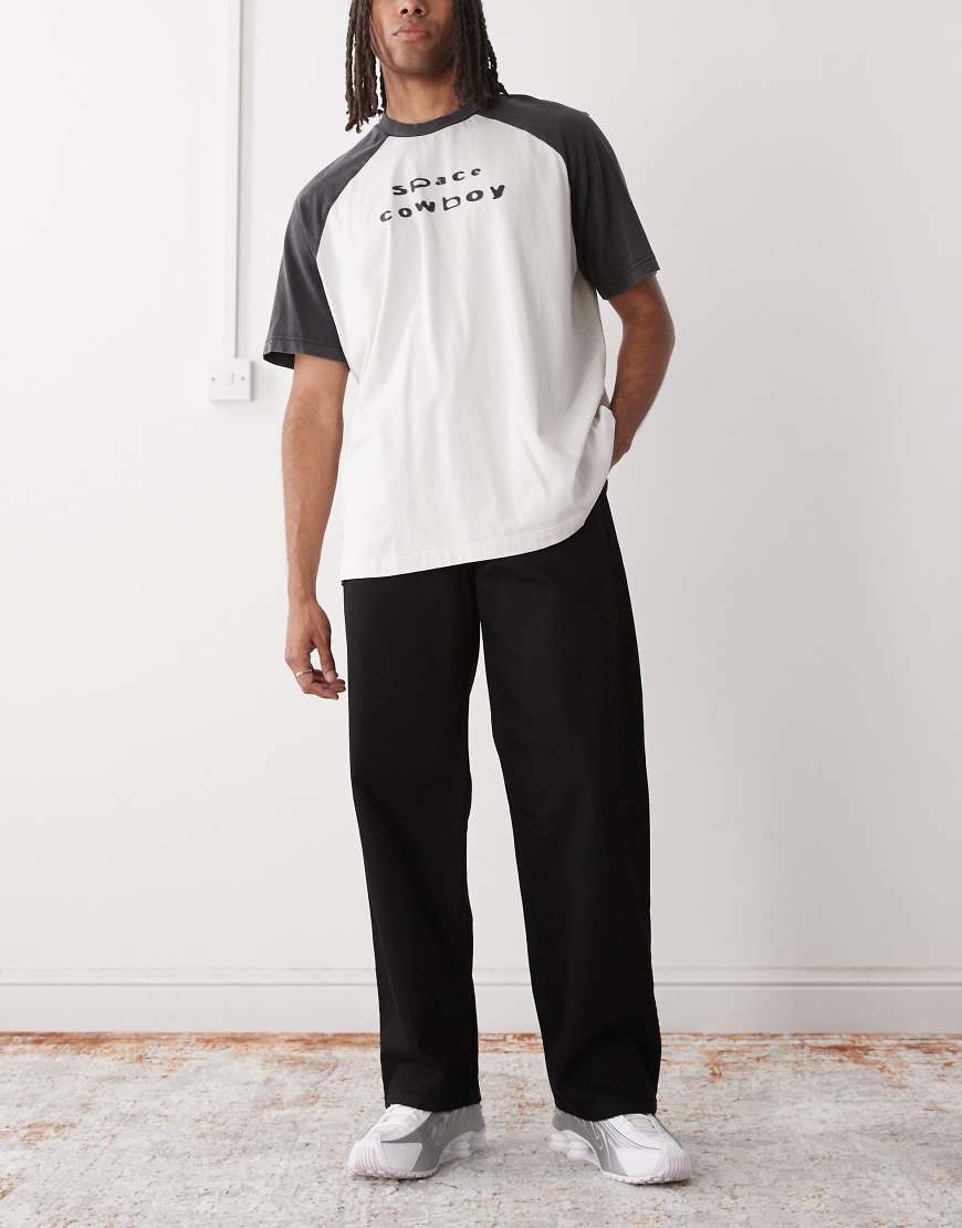 Weekday - Sphere - Locker geschnittene Jeans in schwarzer Acid-Waschung mit niedrigem Bund Weekday - Sphere - Locker geschnittene Jeans in schwarzer Acid-Waschung mit niedrigem Bund von Weekday