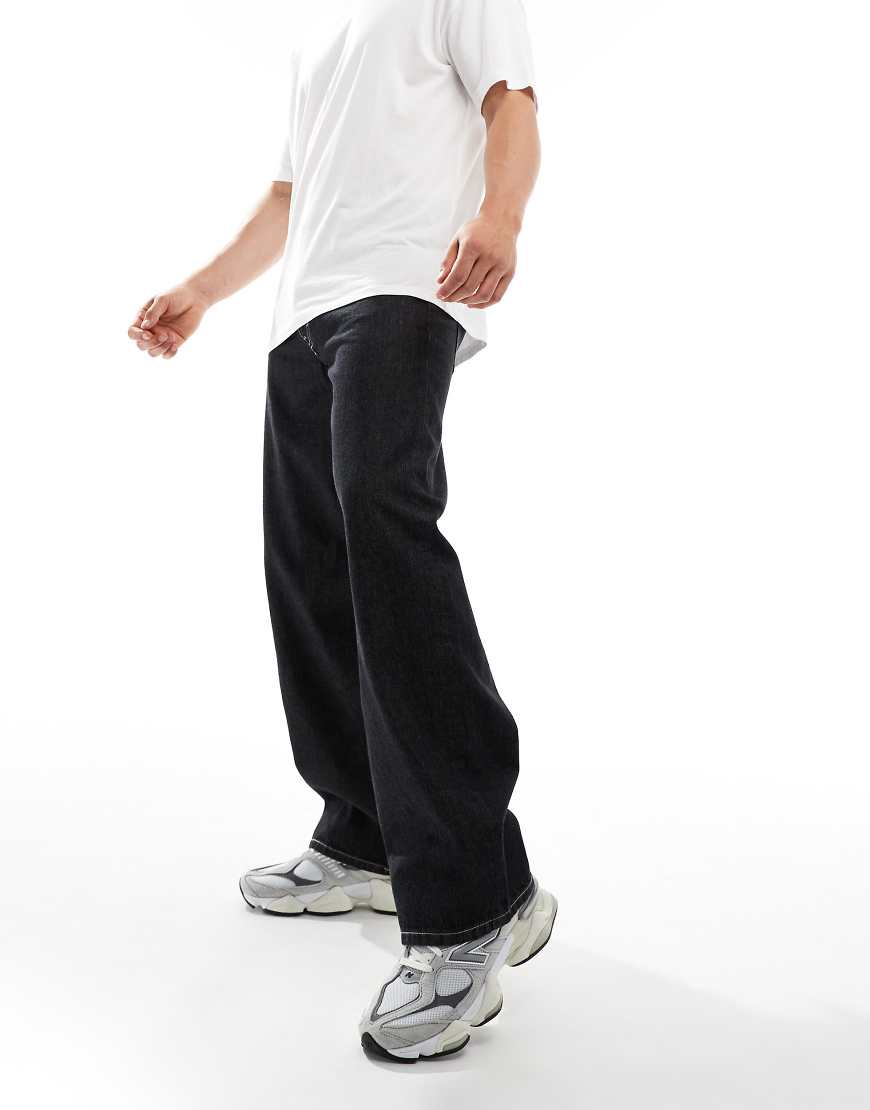 Weekday - Sphere - Locker geschnittene Jeans in schwarzer Acid-Waschung mit niedrigem Bund von Weekday