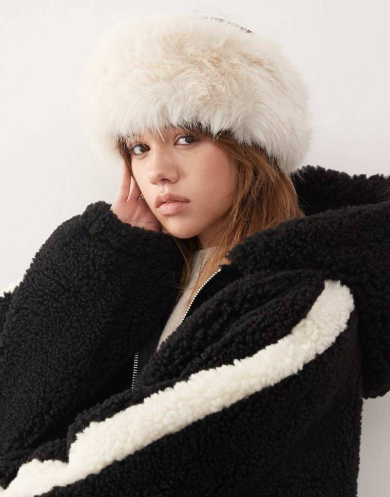 Weekday - Stirnband aus Kunstpelz in Wollweiß von Weekday