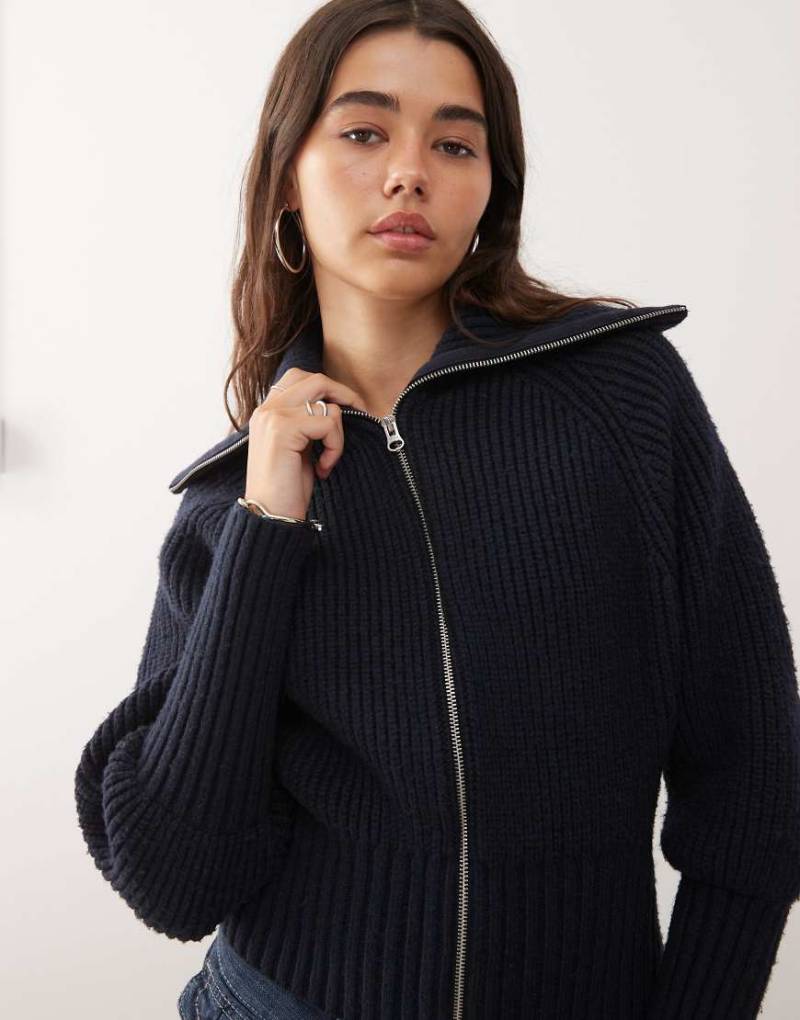 Weekday - Strickjacke aus Rippstrick in Dunkelblau mit durchgehendem Reißverschluss-Marineblau von Weekday