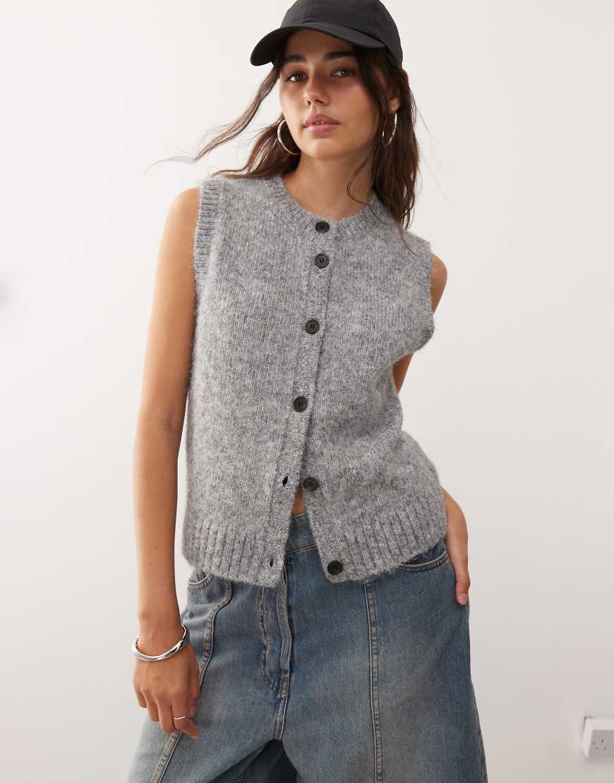 Weekday - Strickweste in dunkelgrau meliert mit hohem V-Ausschnitt, exklusiv bei ASOS von Weekday