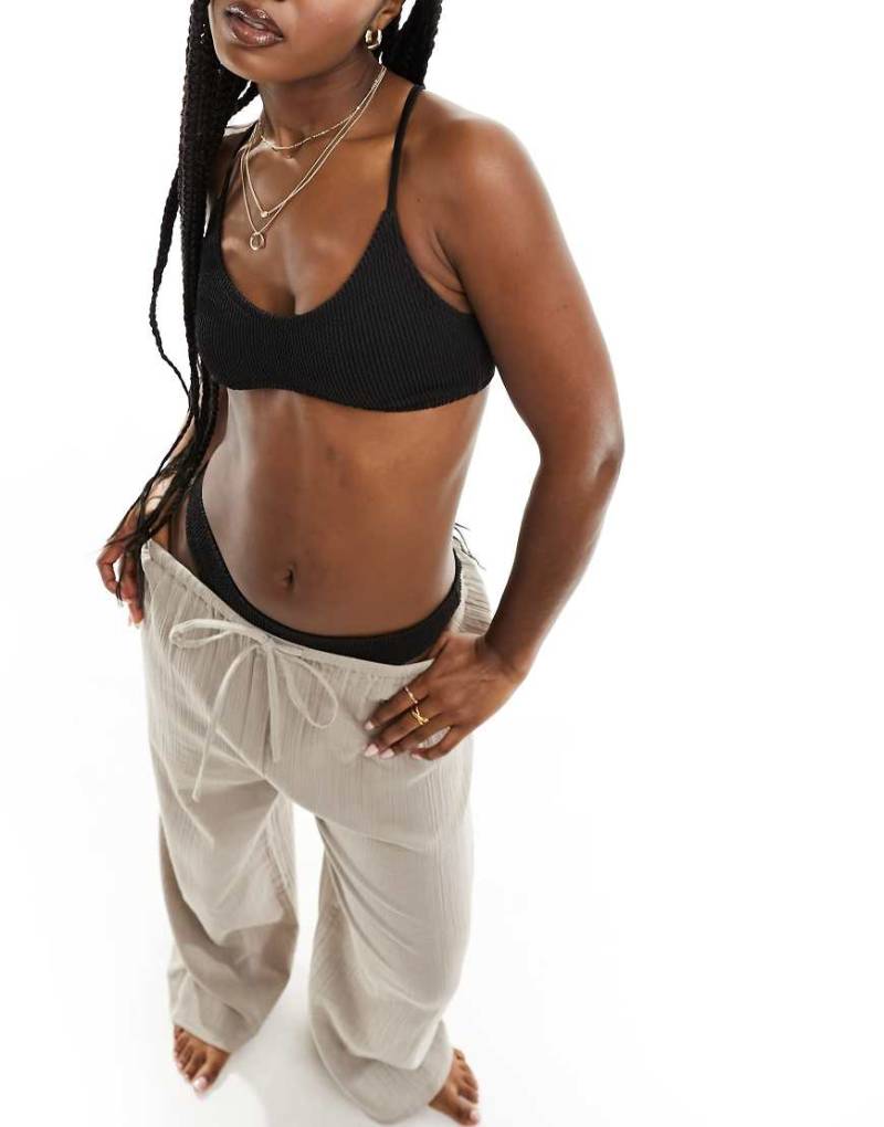 Weekday - Sun - Strukturiertes Bikinioberteil in Schwarz von Weekday