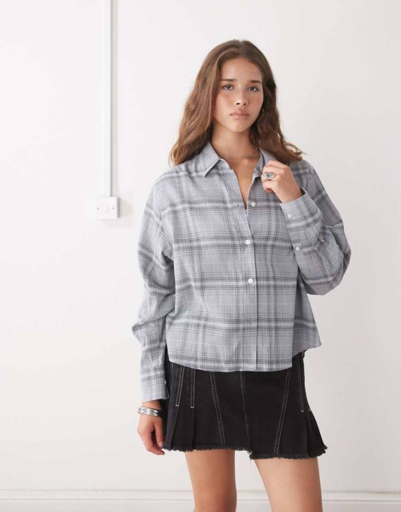 Weekday - Kastige Hemdbluse in kariertem Grau von Weekday