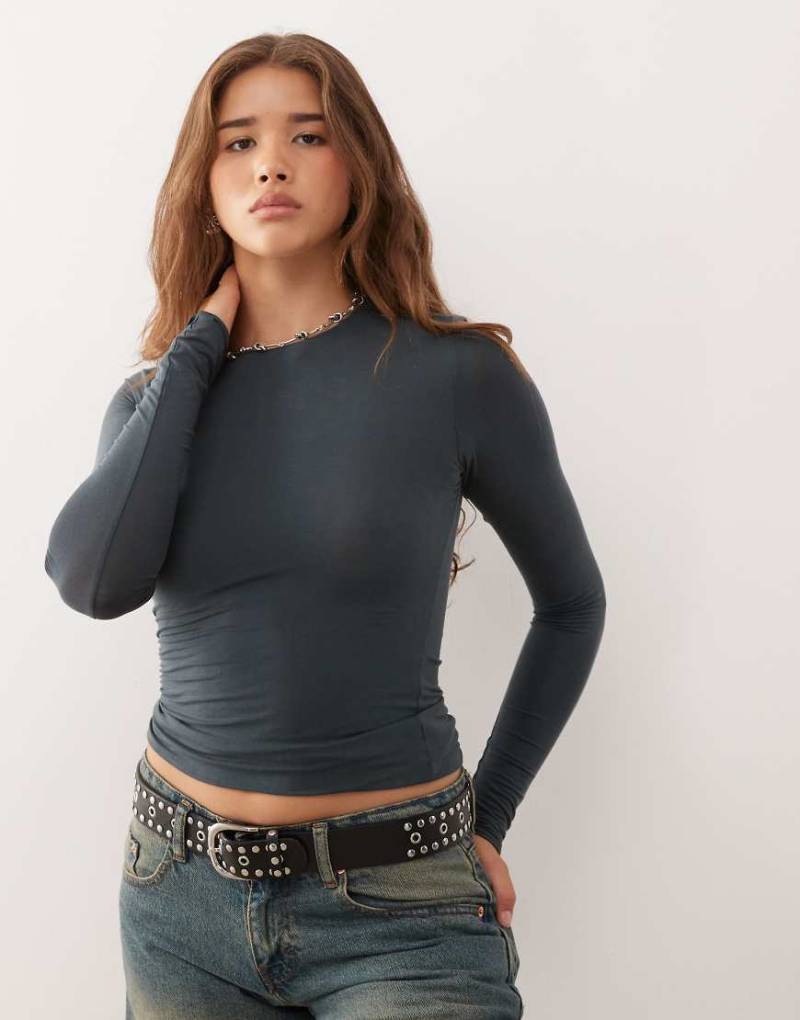 Weekday - Superweiches, langärmliges Oberteil in Petrolblau mit schmalem Schnitt-Marineblau von Weekday