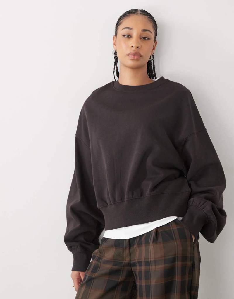 Weekday - Sweatshirt in Dunkelbraun mit regulärer Passform-Brown von Weekday