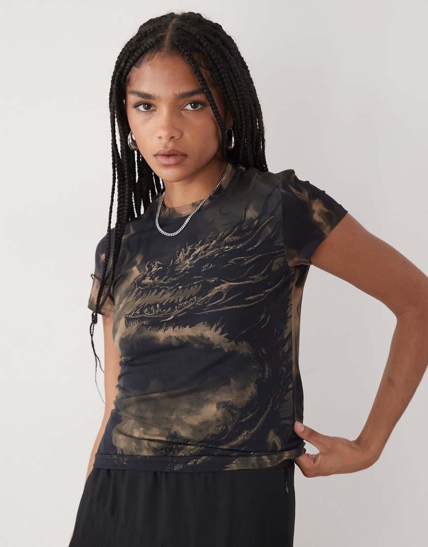 Weekday - T-Shirt in Rot mit ganzflächigem Drachen-Motivprint von Weekday
