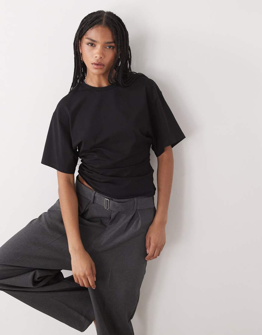 Weekday - Tailliertes T-Shirt in Schwarz-Grau Weekday - Tailliertes T-Shirt in Schwarz-Grau von Weekday