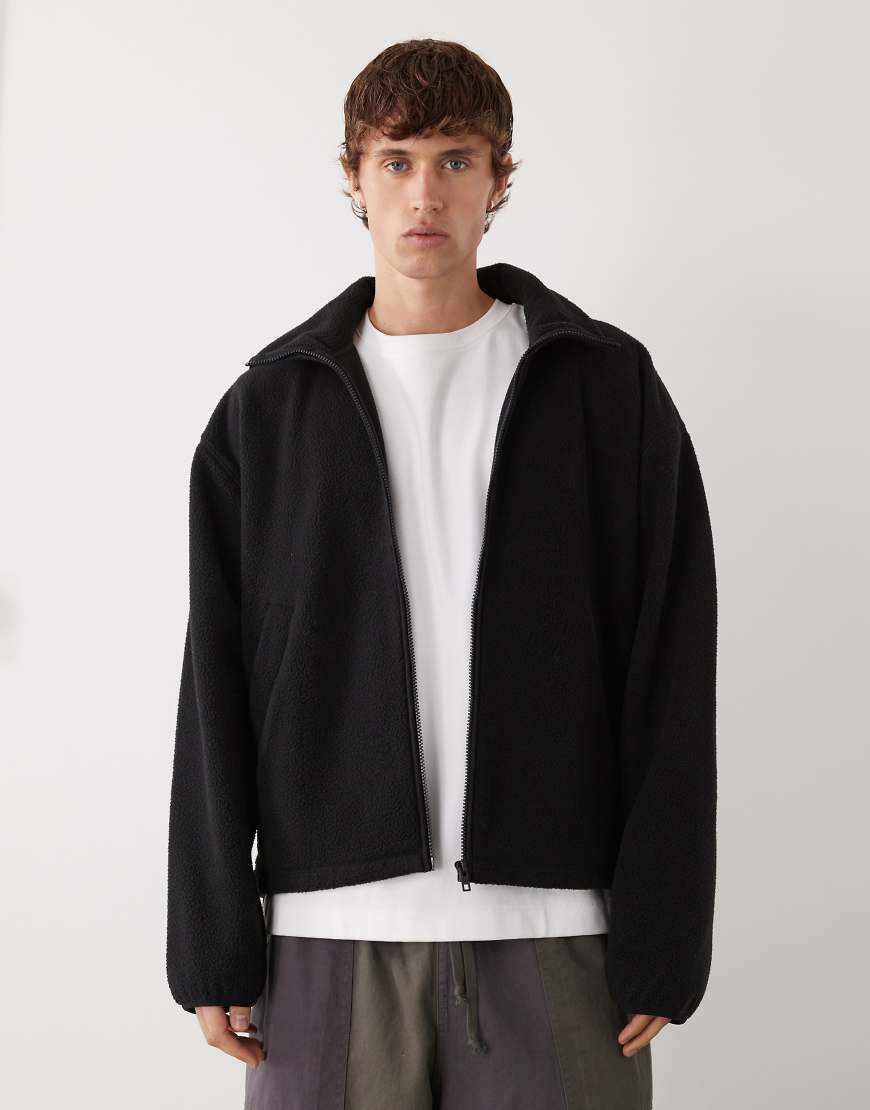Weekday - Teddyfell-Sweatshirt in Schwarz mit kurzem Reißverschluss Weekday - Teddyfell-Sweatshirt in Schwarz mit kurzem Reißverschluss von Weekday
