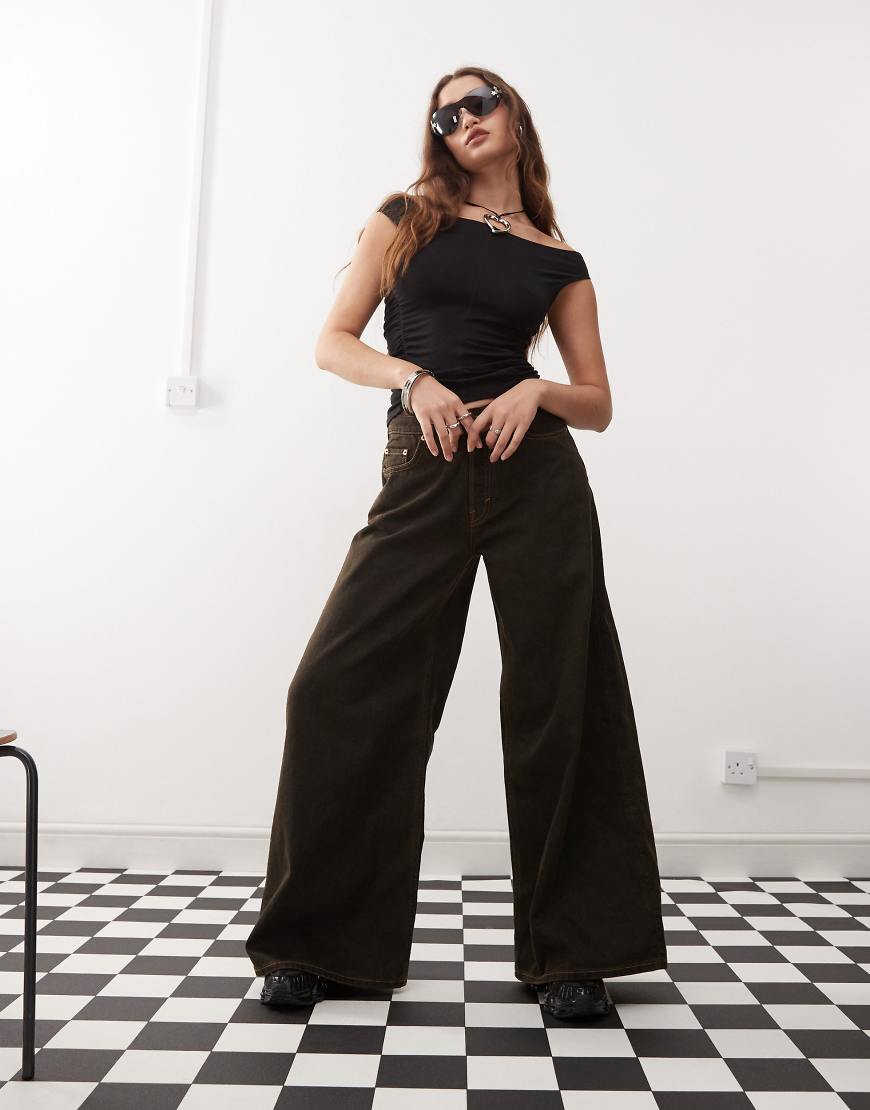 Weekday - Telescope - Extrem weite Baggy-Jeans in Braun mit mittelhohem Bund von Weekday