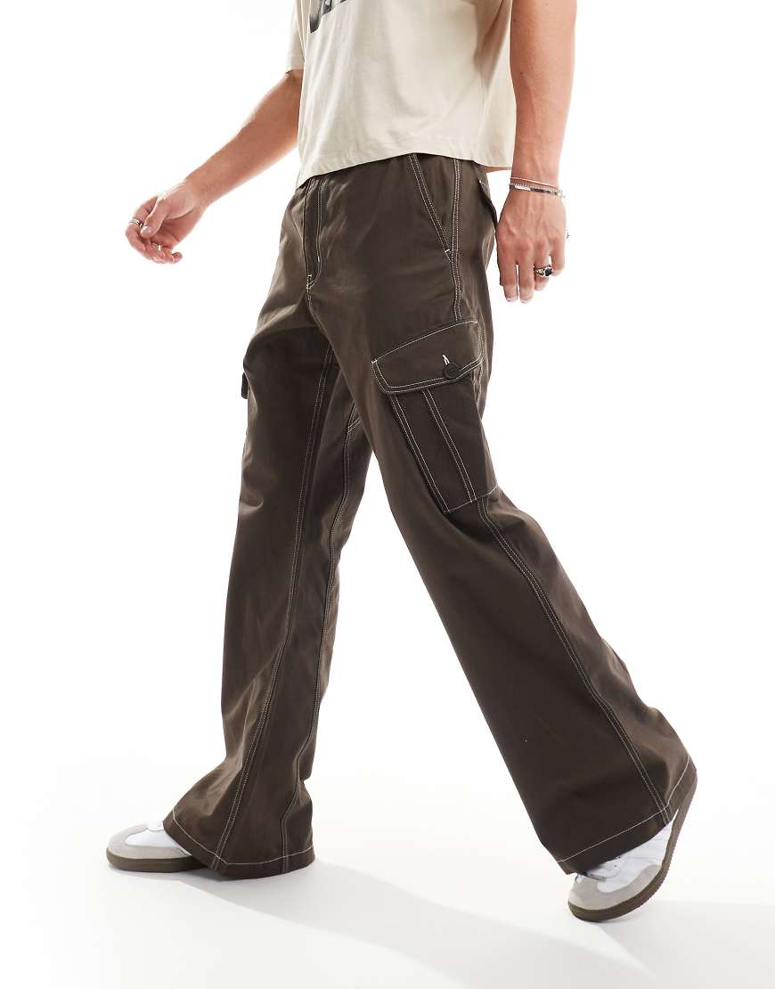 Weekday - Tore - Cargohose in Dunkelbraun mit weitem Beinschnitt Weekday - Tore - Cargohose in Dunkelbraun mit weitem Beinschnitt von Weekday