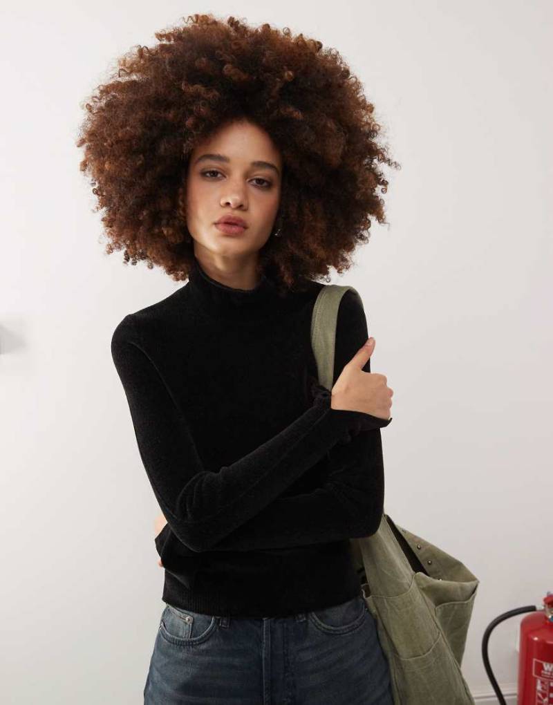 Weekday - Una - Rollkragenpullover aus Chenille in Schwarz von Weekday