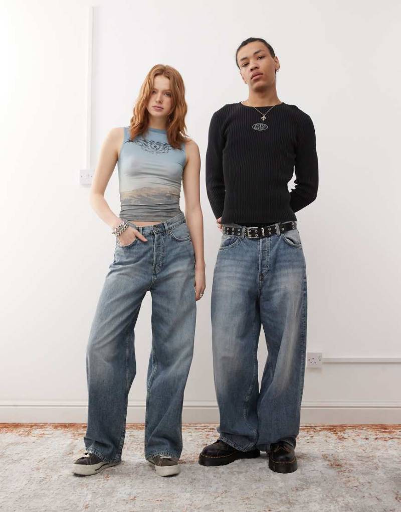 Weekday - Unisex - Astro - Weite Jeans in blauer Used-Waschung mit niedrigem Bund von Weekday