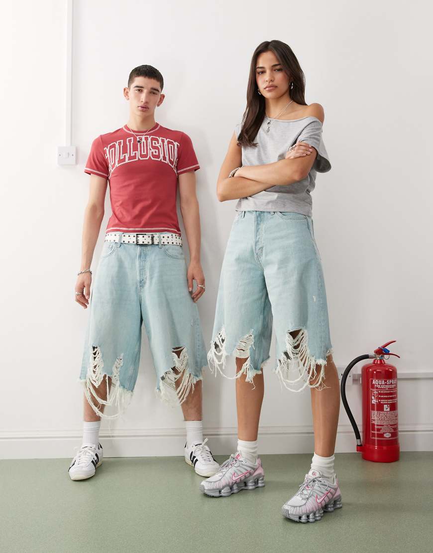 Weekday - Unisex-Jeansshorts in blauer Waschung mit extremer Oversize-Passform im Used-Look von Weekday